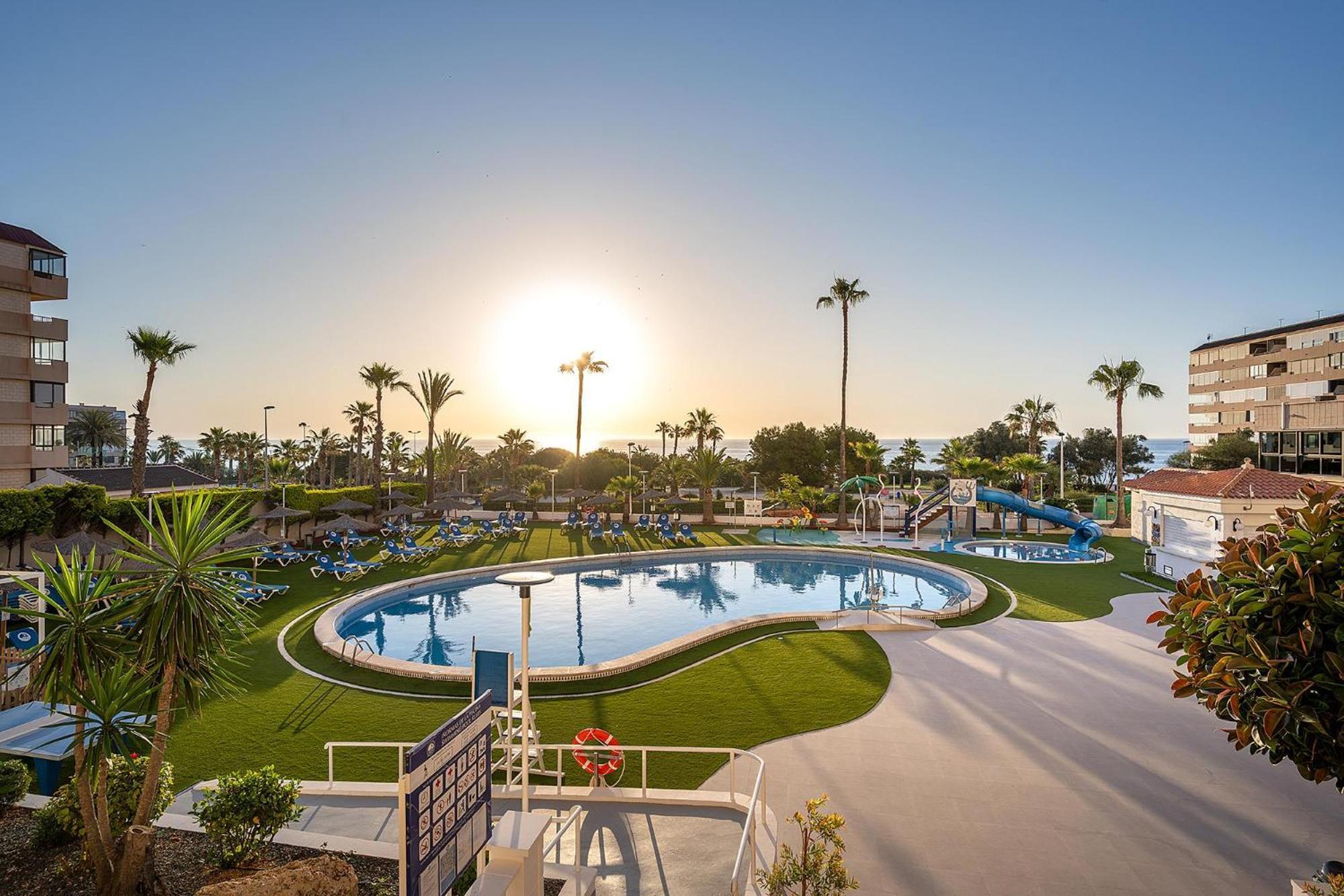 Hotel Playas De Torrevieja Bagian luar foto